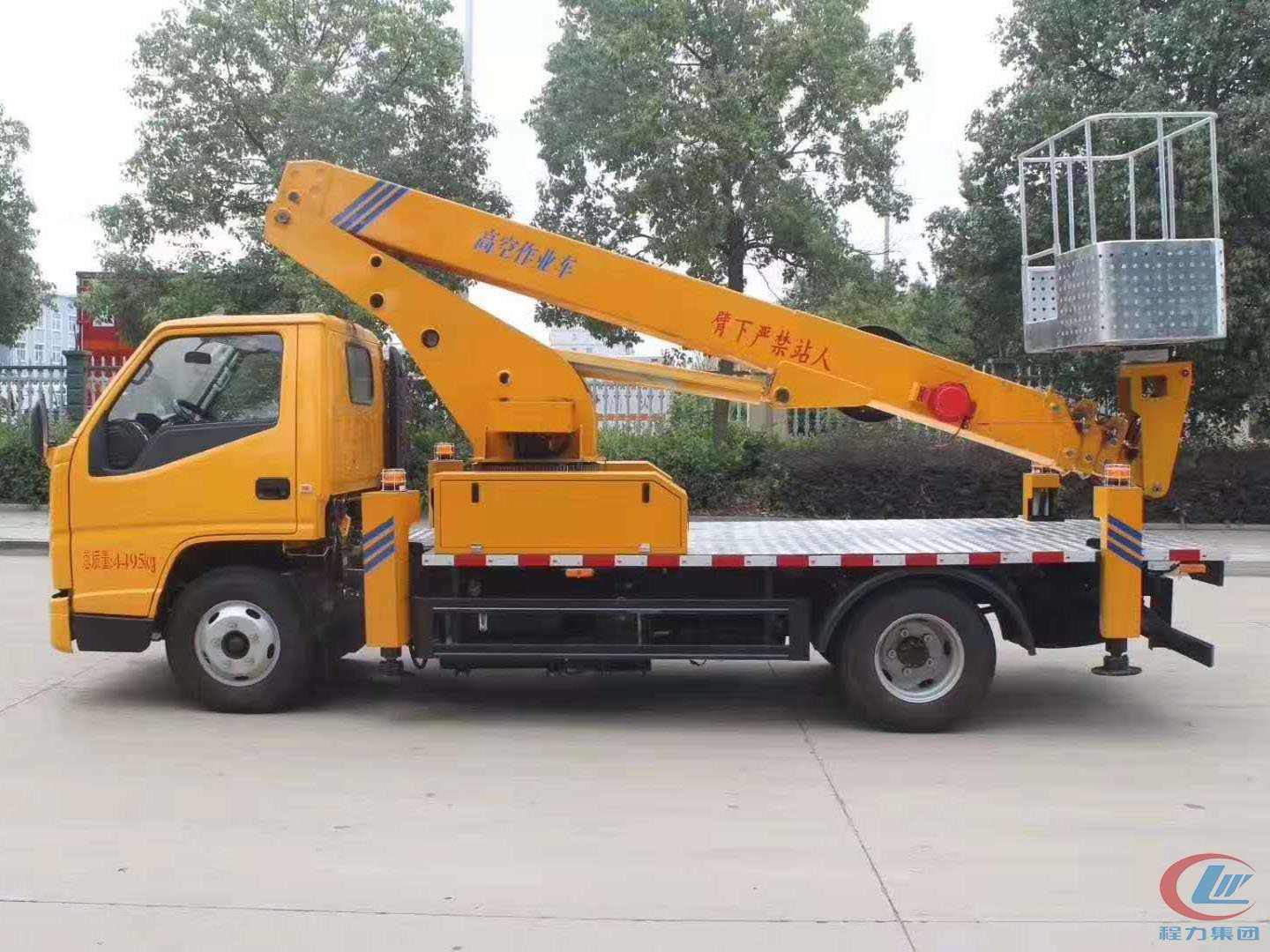 江鈴國(guó)六藍(lán)牌20米高空作業(yè)車(chē)