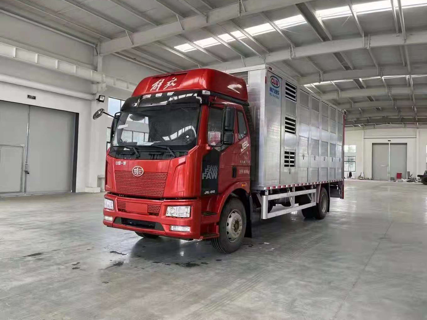 國六解放J6畜禽運(yùn)輸車