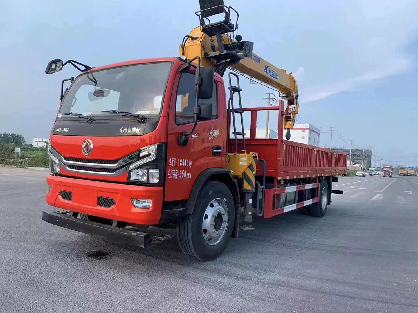 東風(fēng)D8多利卡隨車(chē)吊