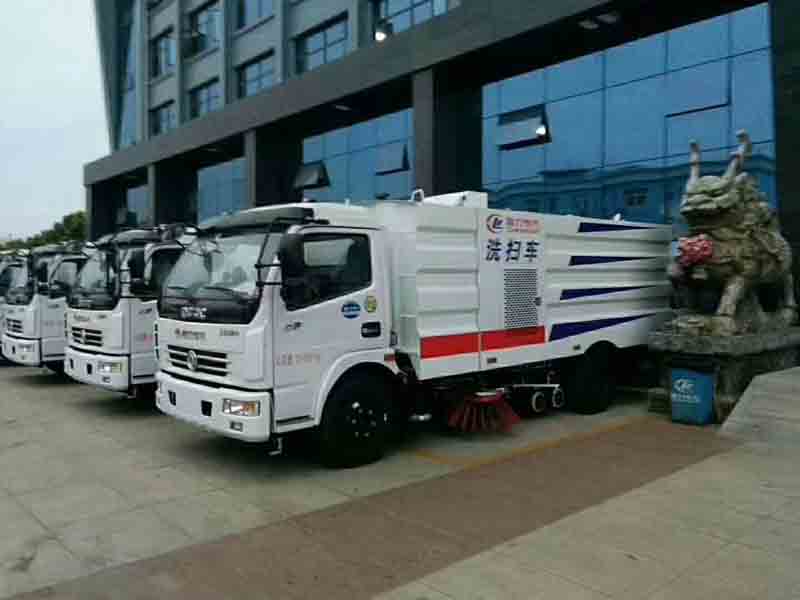 發(fā)往廣西的洗掃車、人行道路面高壓清洗車