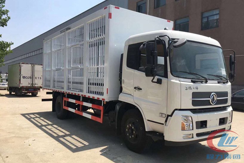 東風(fēng)天錦6米8運(yùn)豬車(chē)、畜禽運(yùn)輸車(chē)側(cè)面圖