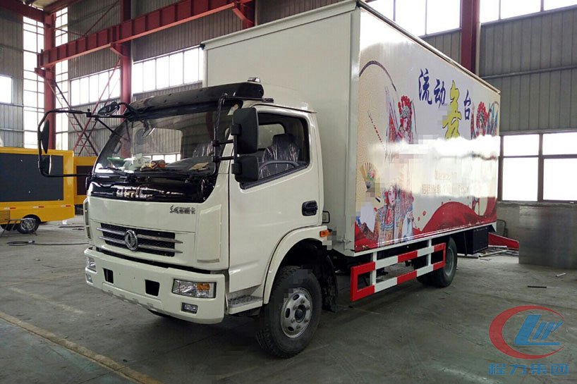 東風(fēng)5.2米廂長(zhǎng)舞臺(tái)車(chē)高清圖