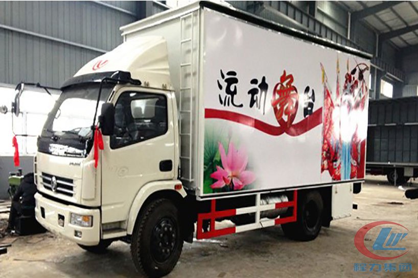 東風(fēng)5.2米廂長(zhǎng)舞臺(tái)車(chē)側(cè)面圖