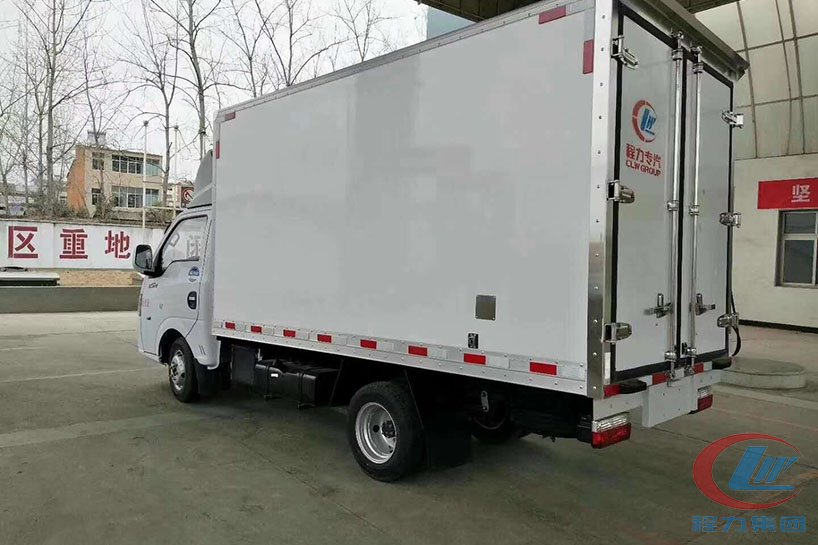 東風途逸3.5米冷藏車側(cè)面圖