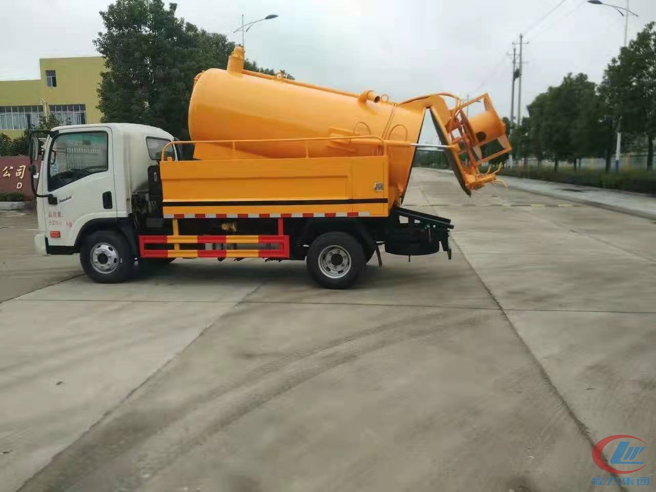大運(yùn)奧普力國(guó)五清洗吸污車