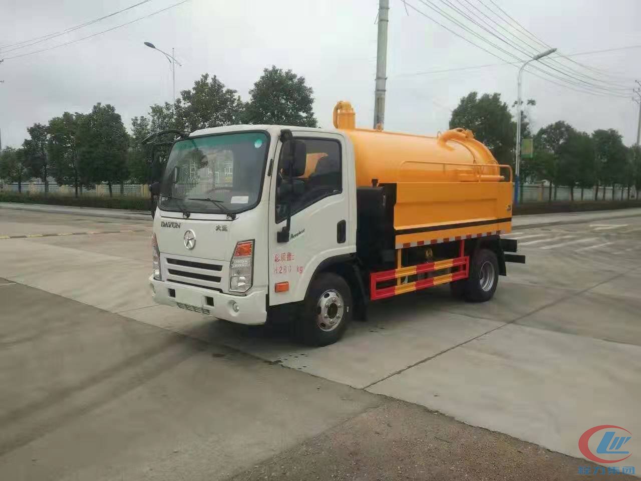 大運(yùn)奧普力國(guó)五清洗吸污車