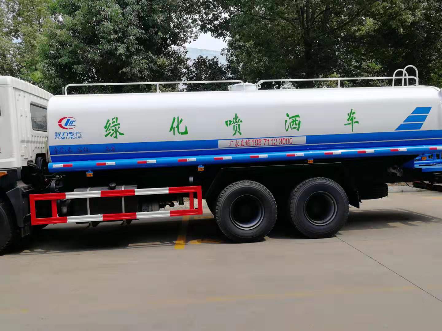 東風T5后雙橋20方灑水車側(cè)面圖