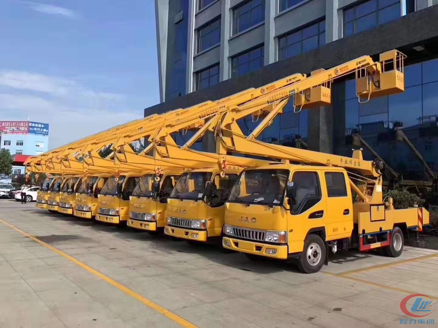高空作業(yè)車(chē)