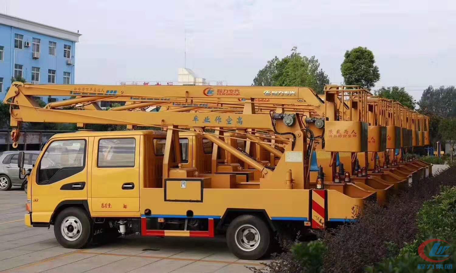 高空作業(yè)車(chē)