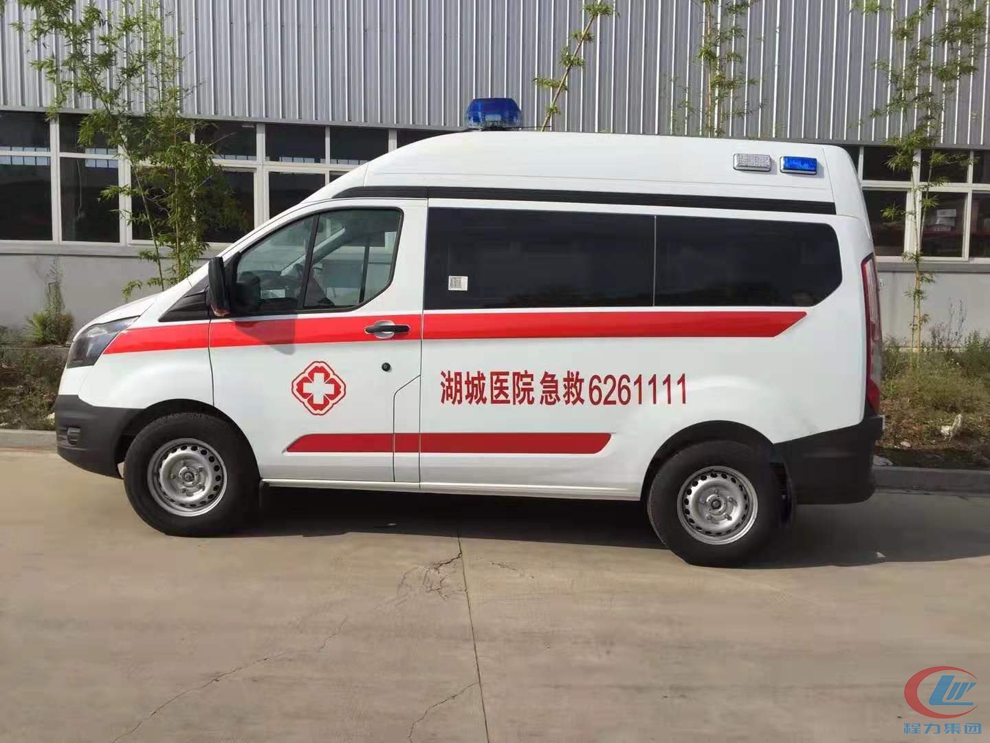 福特短軸中頂轉(zhuǎn)運(yùn)型救護(hù)車(chē)