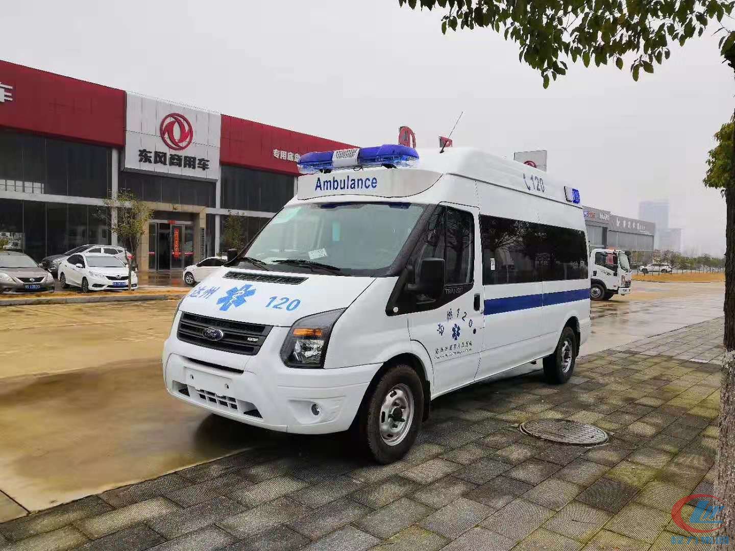 湖北程力福特V348高頂監(jiān)護型救護車側面圖