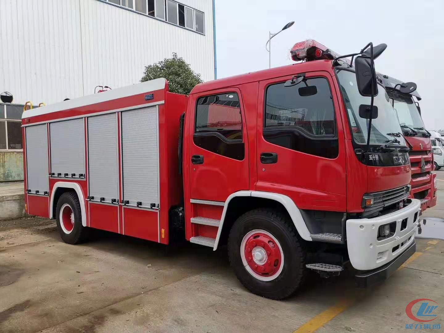 五十鈴水罐消防車(chē)側(cè)面圖