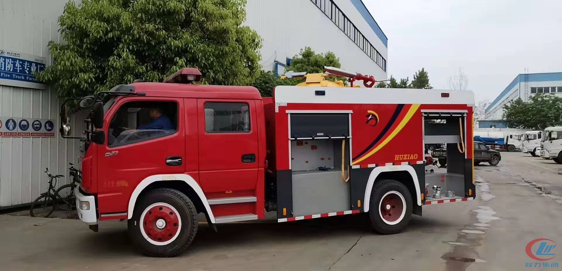 東風(fēng)大多利卡水罐消防車(chē)