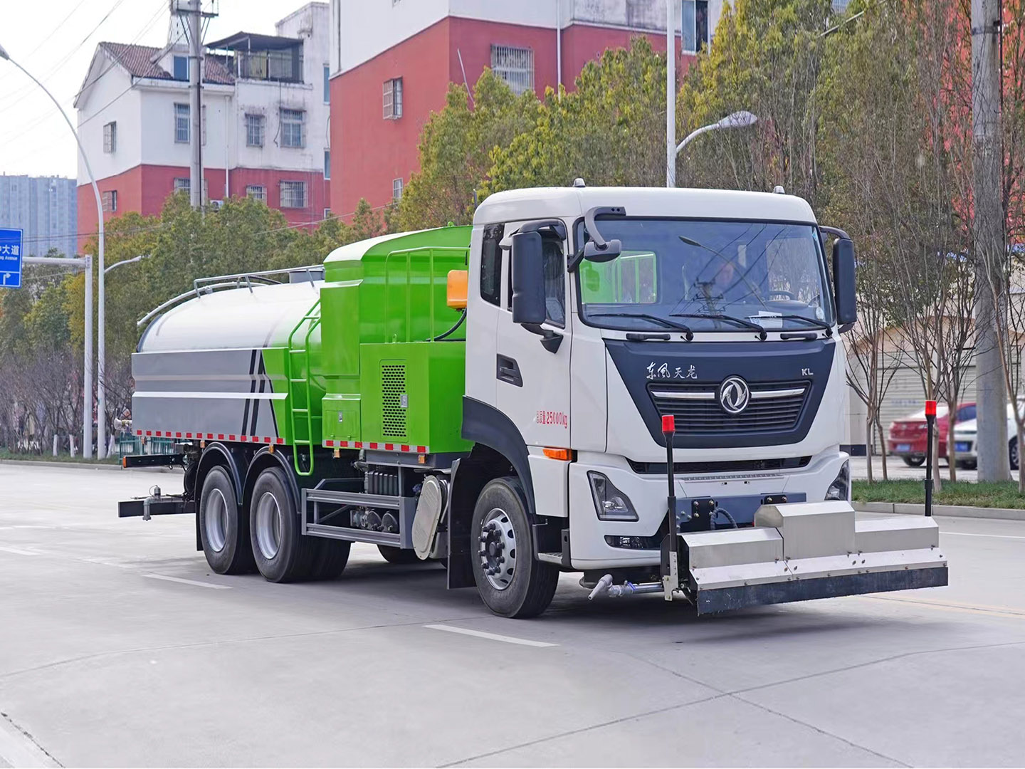 程力威牌東風(fēng)天龍后雙橋路面清洗車(chē)