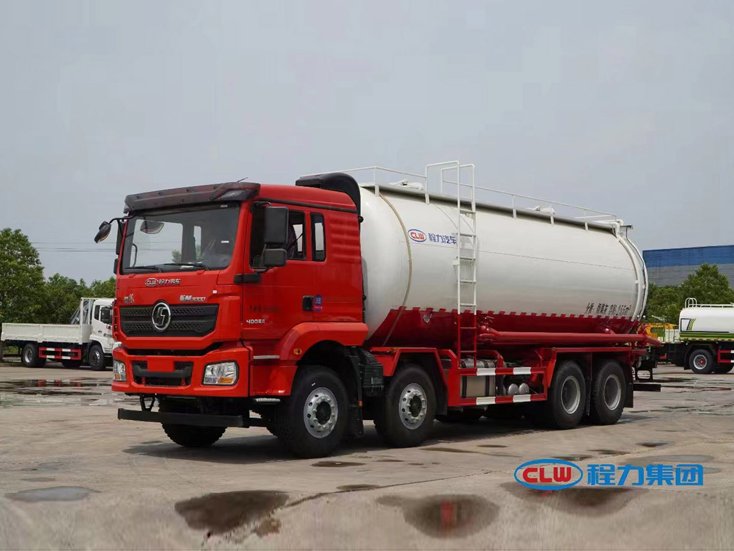 國(guó)六陜汽德龍前四后八低密度粉粒物料運(yùn)輸車