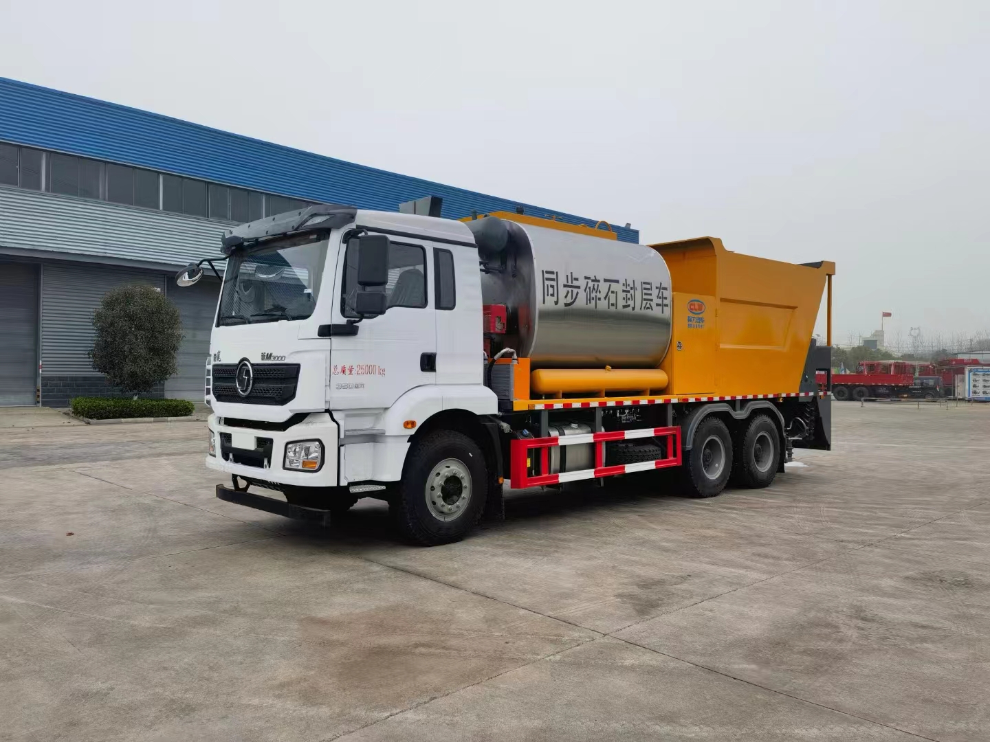 程力公路養(yǎng)護(hù)系列國(guó)六陜汽德龍同步碎石封層車(chē)