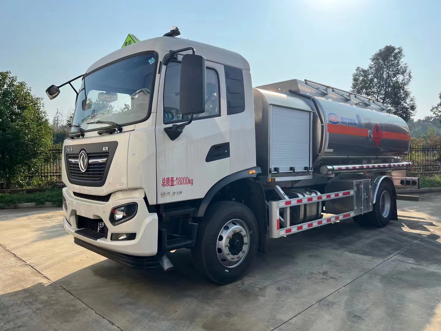 東風(fēng)天錦飛機(jī)加油車