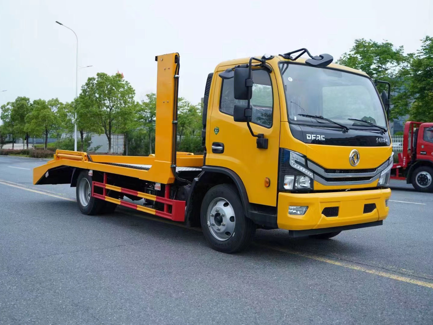 國(guó)六東風(fēng)多利卡二位板轎運(yùn)車(chē)