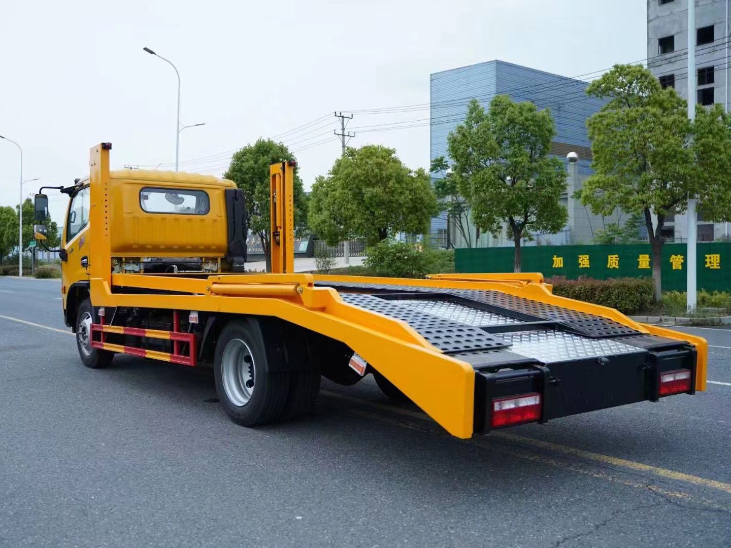 東風(fēng)兩位轎車(chē)運(yùn)輸車(chē)