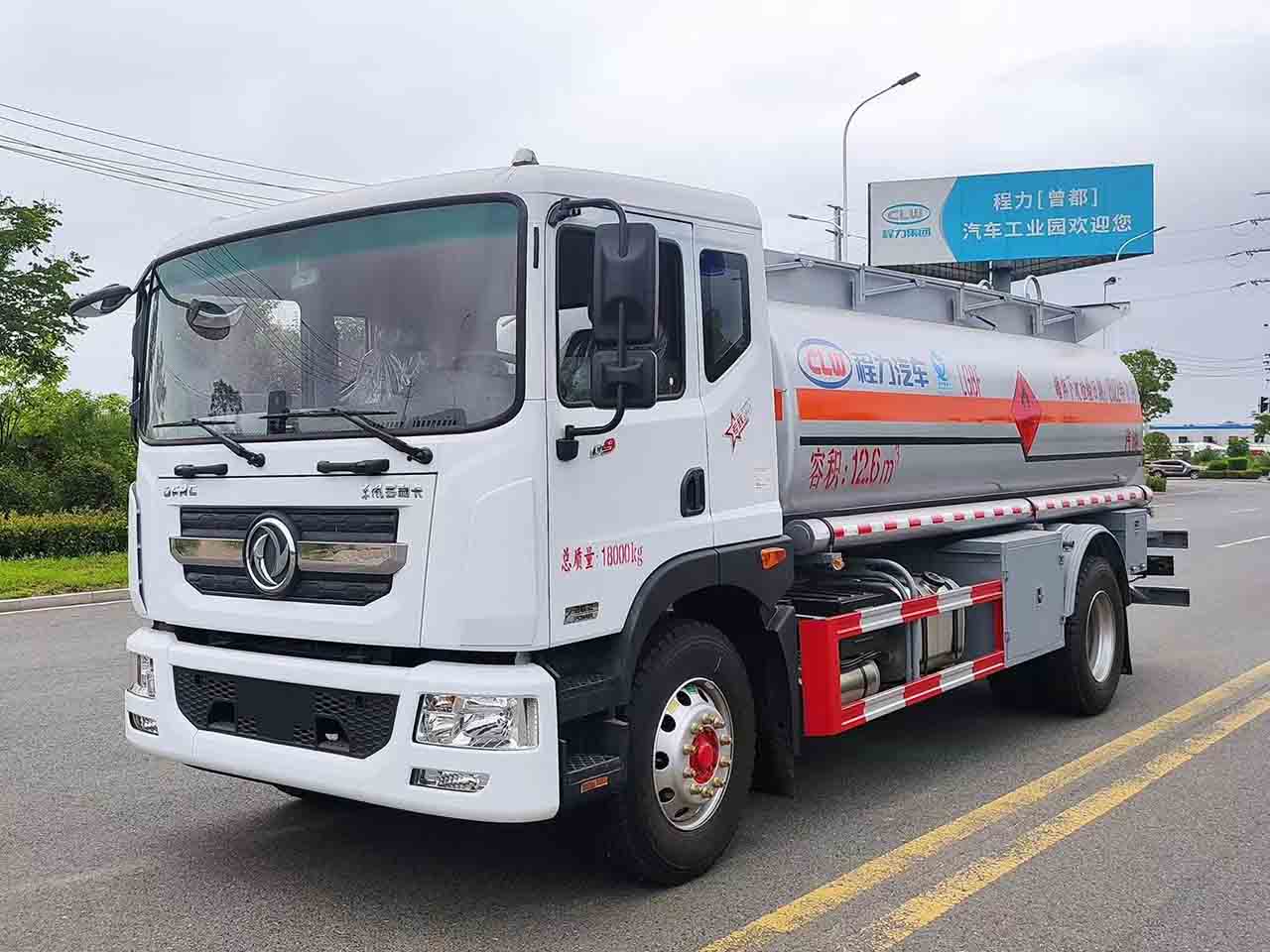 國(guó)六東風(fēng)多利卡D9灑水車