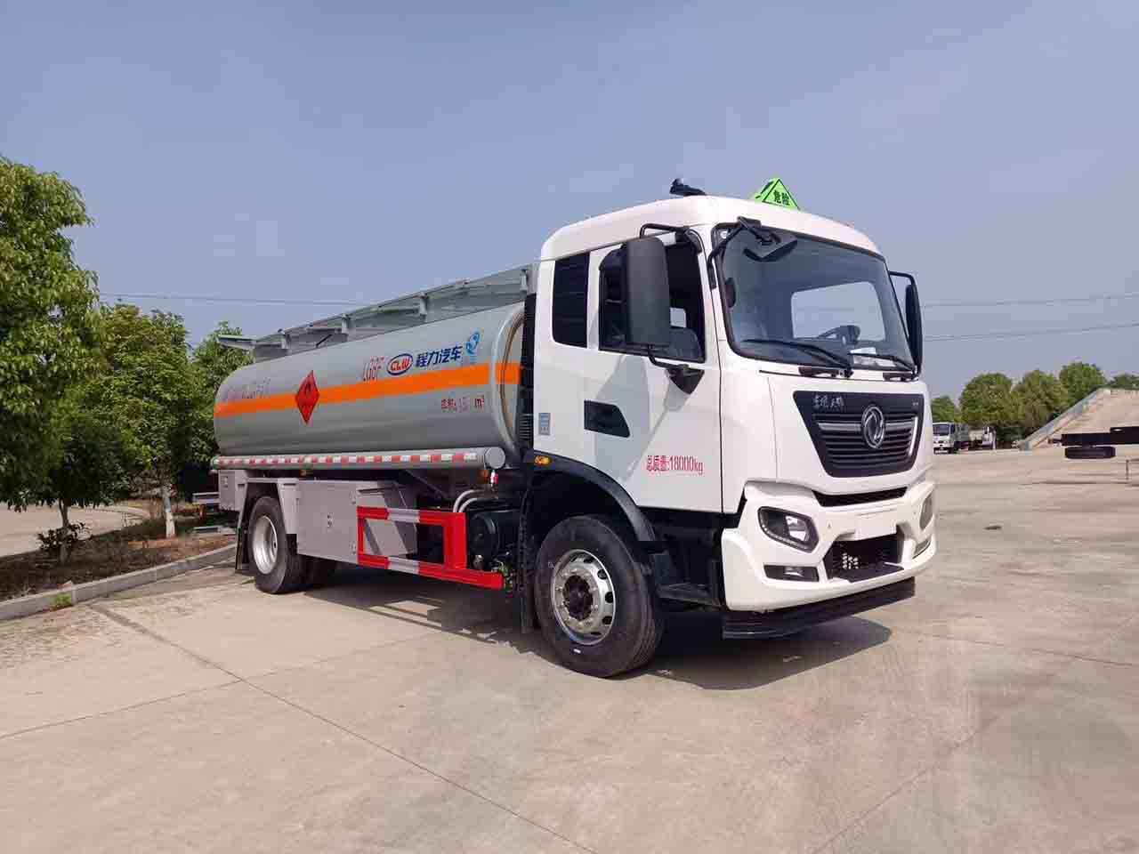 國六東風(fēng)天錦加油車